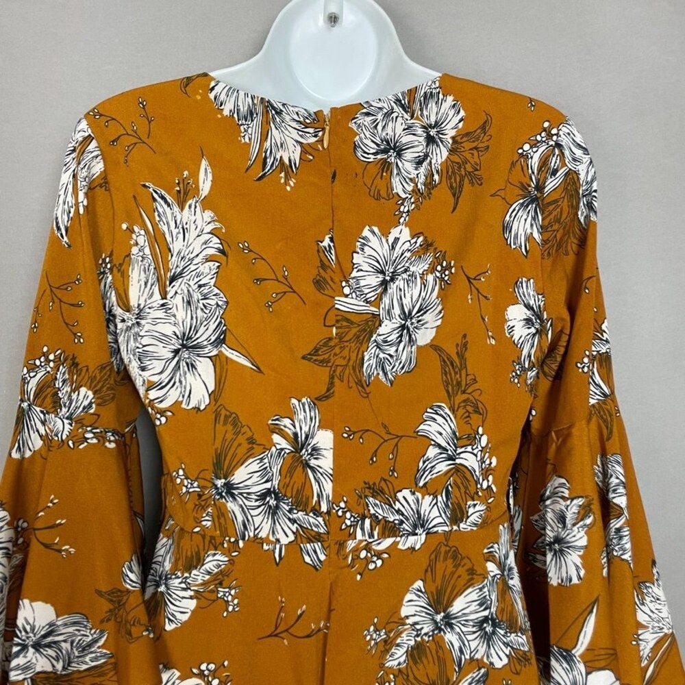 L'Atiste Romper Floral Flutter Bell Sleeve NO BELT Size Small Wrap-Style Mustard - Picture 8 of 16